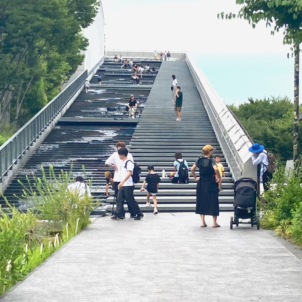 東京立川市の「GREEN SPRINGS」のランドスケープを意識したデザイン