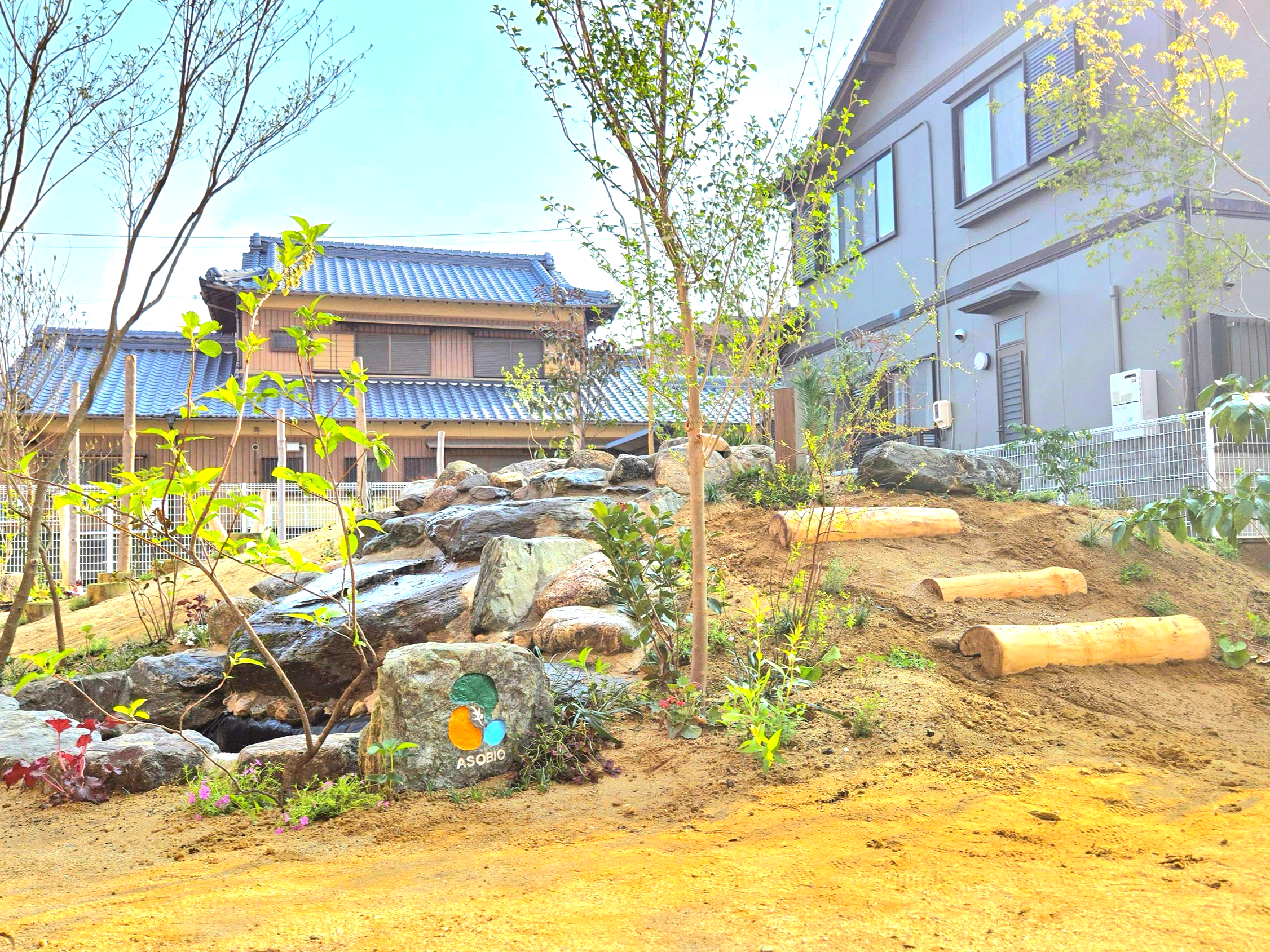 三重県津市ふたば幼稚園の自然豊かな園庭