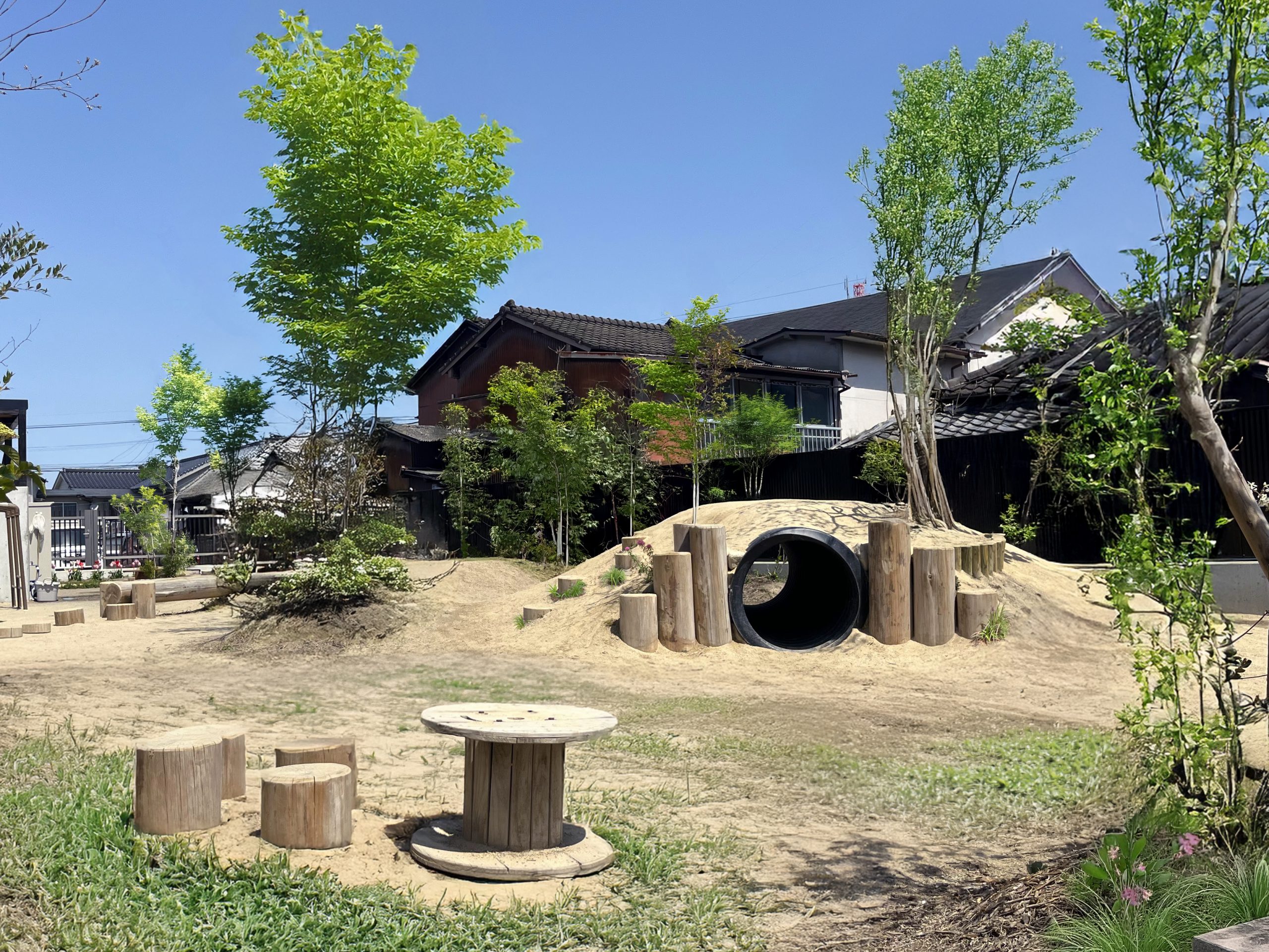 大分県宇佐市慈光保育園の自然豊かな園庭